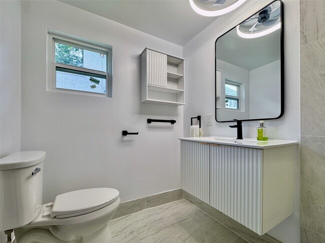 Photo - 2413 Woodhead St