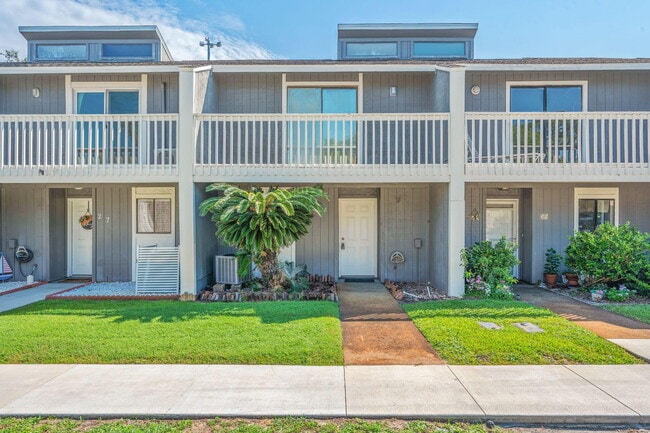 Building Photo - 28 Court Dr Rental