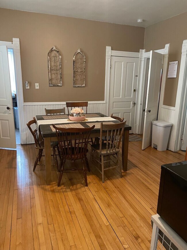 Photo - 2627-29 N. Bartlett Ave. Unit Lower