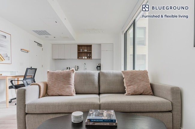 Photo - 1 Florida Ave NE Unidad FL4-ID960