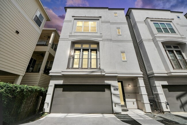 Building Photo - 1716 Stuart St