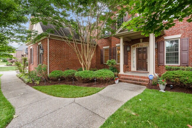 Photo - 1610 Twin Square Way