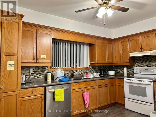 Photo - 4614 Eastwood Crescent