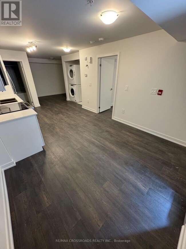 Photo - 1680 Victoria Park Ave