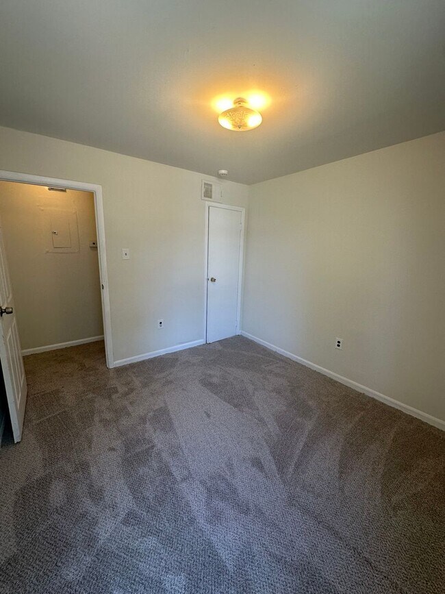 336 W 8th St Unit C