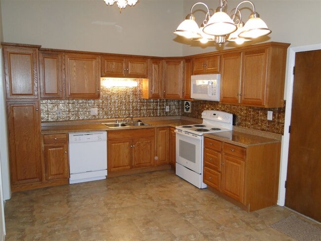 Building Photo - 6930 Birdie Ln Rental