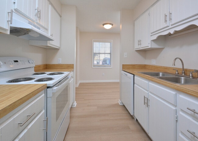 Photo - Collins Park Apartments
