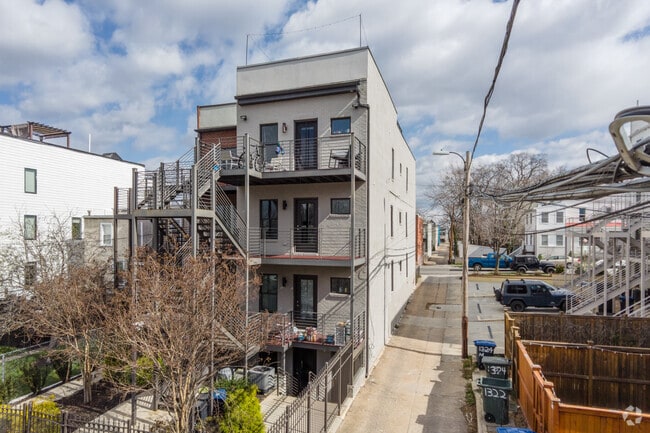 Photo - 1159 Oates St NE