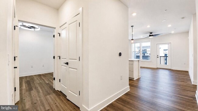 Building Photo - 1121 Fortune Terrace Unit 307