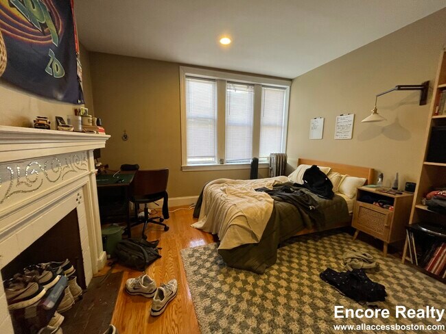Photo - 19 Thatcher St Unit 6