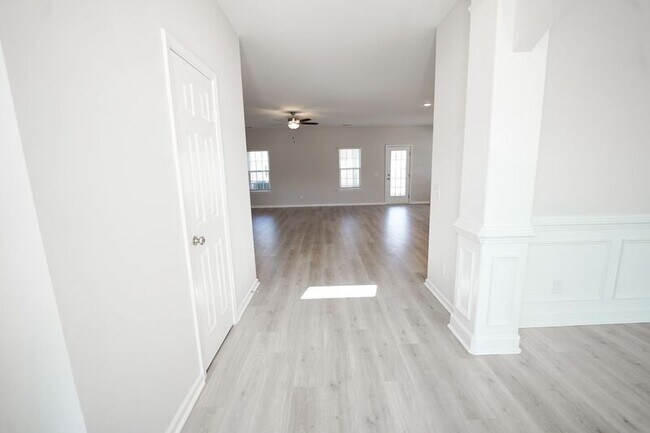 Photo - 125 Chilburn Cir