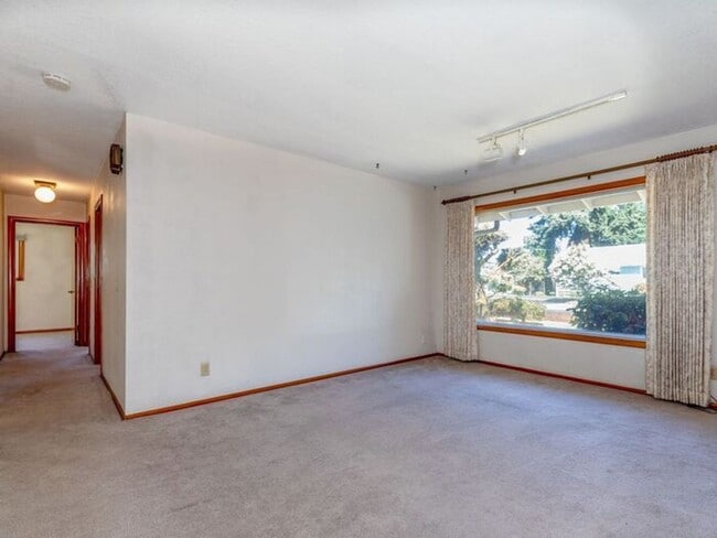 Photo - 5800 SE Willow St