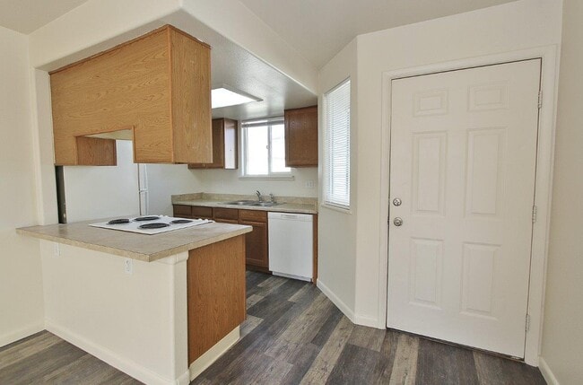Photo - 525 N Moffatt Ave