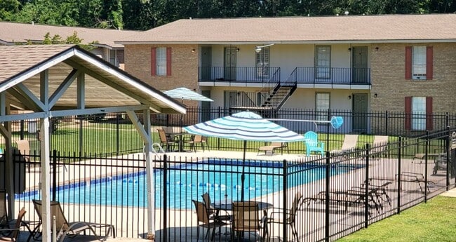 Building Photo - Longleaf Pointe Apartments