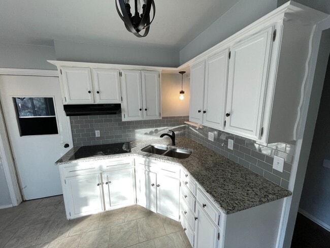 Photo - Beautiful home for lease near Hefner & Penn