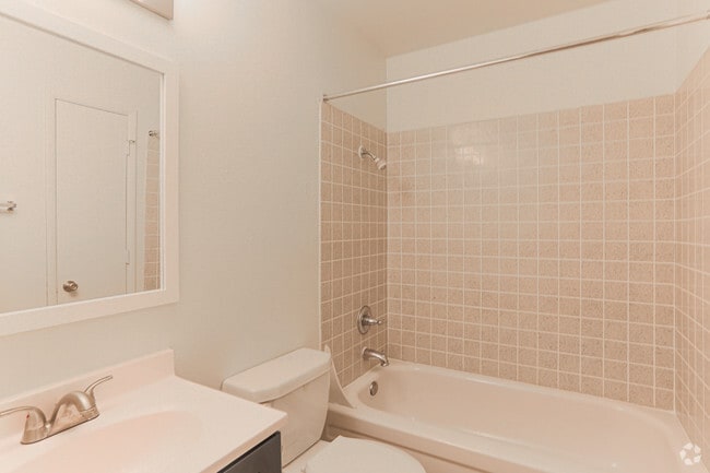 1HAB, 1BA - 640 ft² - Lincoln Garden Apartments