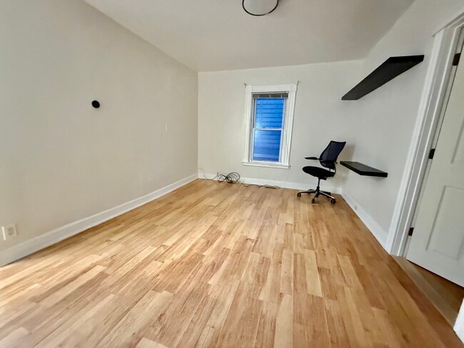 Photo - 345 Lowell St Unidad 1