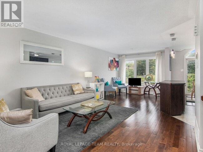 Photo - 330 Forestbrook St