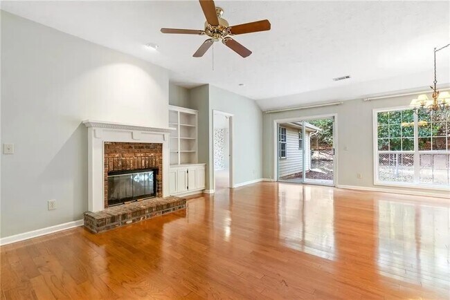 Photo - Overwood - Auburn