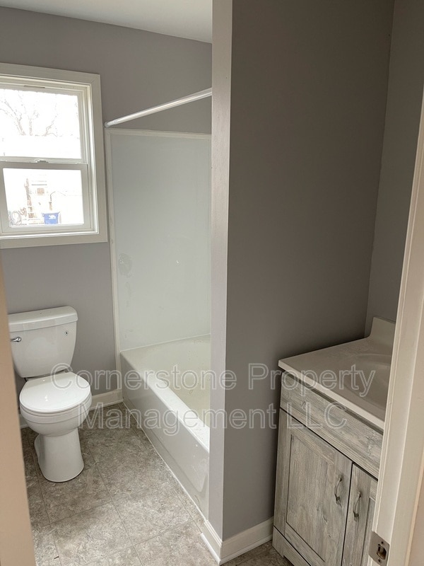 Photo - 8175 Center Dr