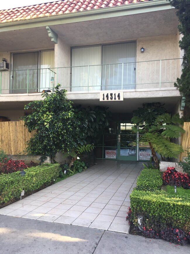 Burbank Oaks Apartments