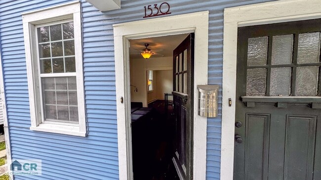 Photo - 6bd/3ba with Central AC Walking Distance to Campus. Text 727-459-4141 for more info!