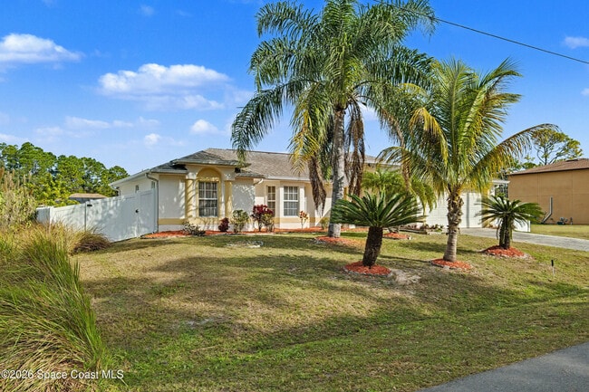 Photo - 1175 Altamira St NW