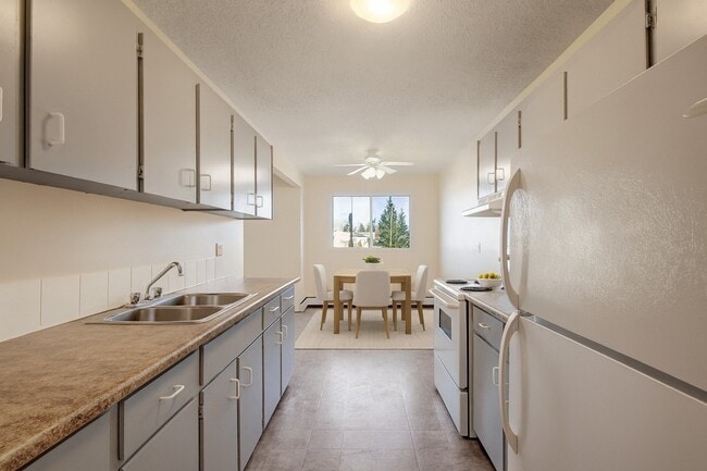 Photo - Cedar Gardens