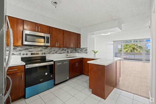 Building Photo - 500 University Ave Rental