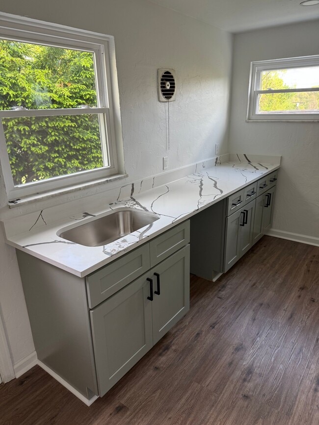 Photo - 1807 Seaton St
