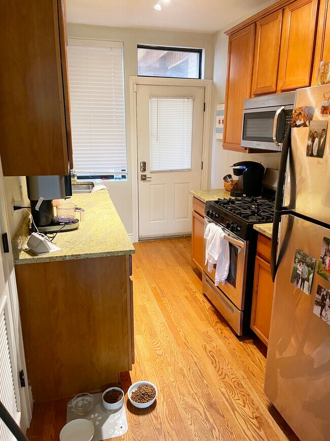 Photo - 3435 N Lakewood Ave Unit 2