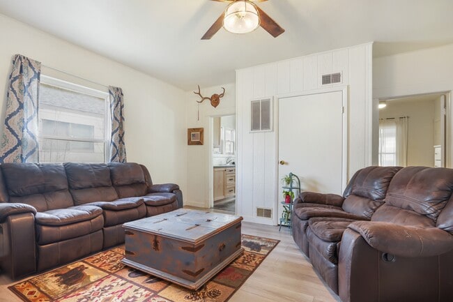 Building Photo - 1009 8th St