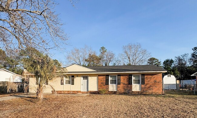 Building Photo - 3 Bedroom 2 Bathroom- Pets Okay Rental