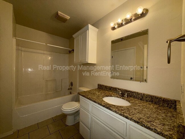 Photo - 2442 NW 39th St Unit 109