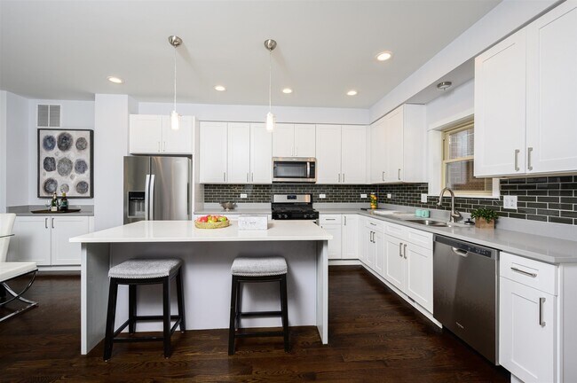 Photo - 3233 S Stewart Ave