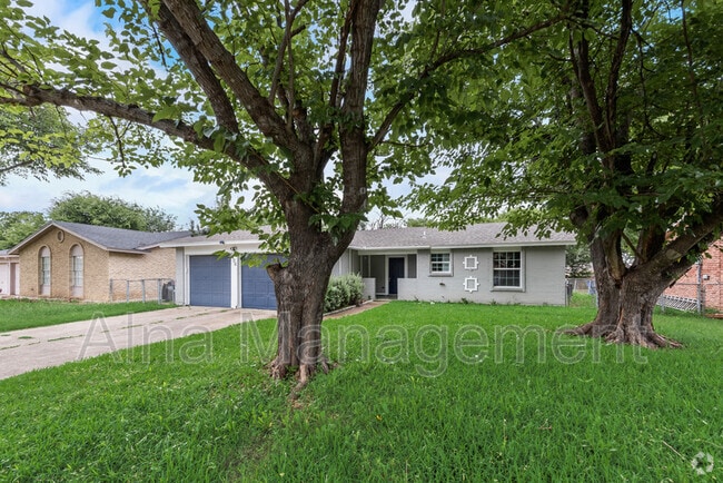 Building Photo - 1406 Willowbrook St Rental