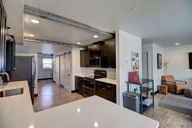 Photo - 1010 E 7th St Unidad B