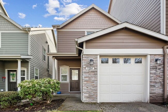 Photo - 3 Bed/ 3bath Townhome + 1 Car Garage + W/D + Fenced Patio/Yard!