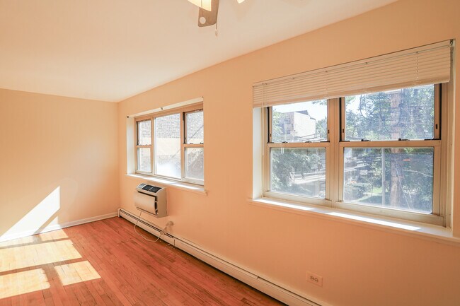 Photo - 509 W Briar Pl Unit #201