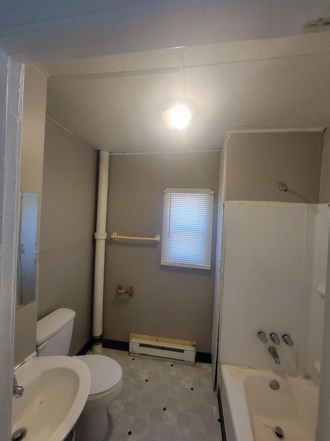 Photo - 924 W 5th St Unit 924