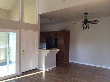 Photo - Beautiful, open and airy 1 large bedroom centrally located in the South Coast Metro area Unidad Apt 231