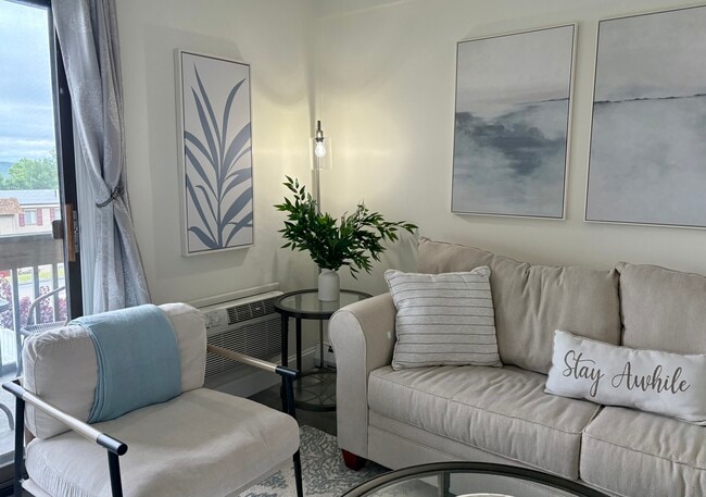 Building Photo - 178 Treetop Cir Unit 1024