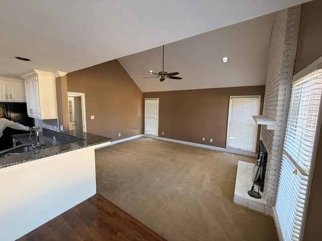 Photo - 212 Brooks Dr