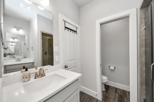 Photo - 1743 Cove Cres Ct