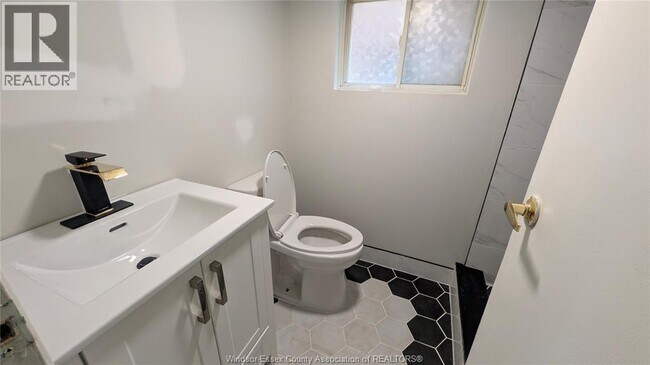 Photo - 3243 Millen St