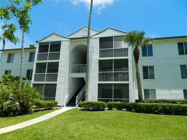 Building Photo - 2506 SE Anchorage Cove Unit G-1