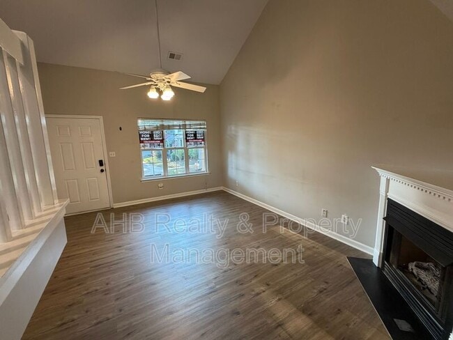 Photo - 1047 Oak Blossom Way