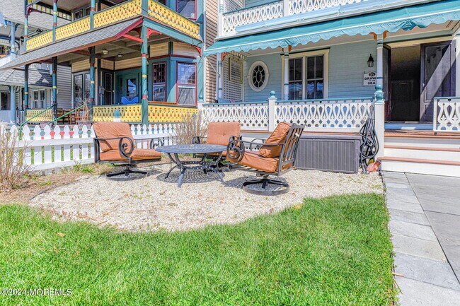 Photo - 5 1/2 Embury Ave