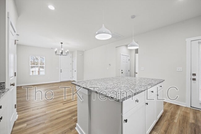 Photo - 1914 White St