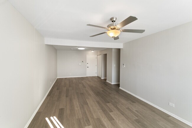 705 S Milwaukee Ave